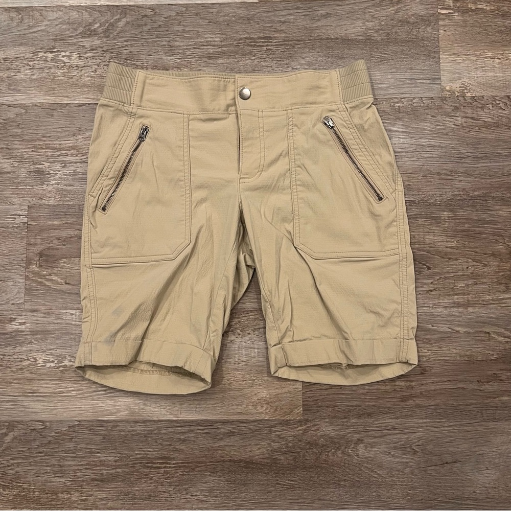 Athleta Khaki Burmuda Shorts Zip Pockets Women's Size 6